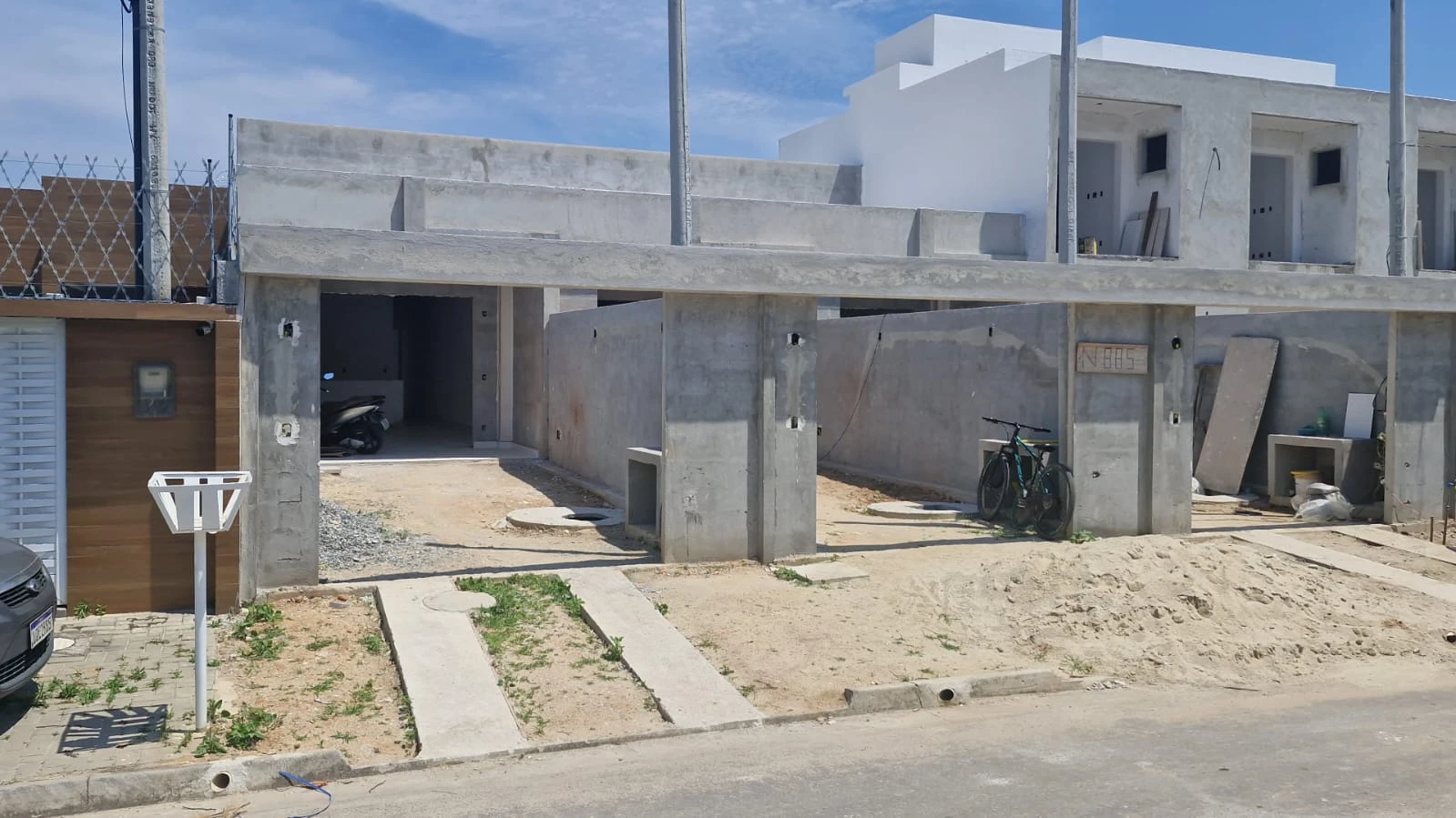 Fachada das casas em construção